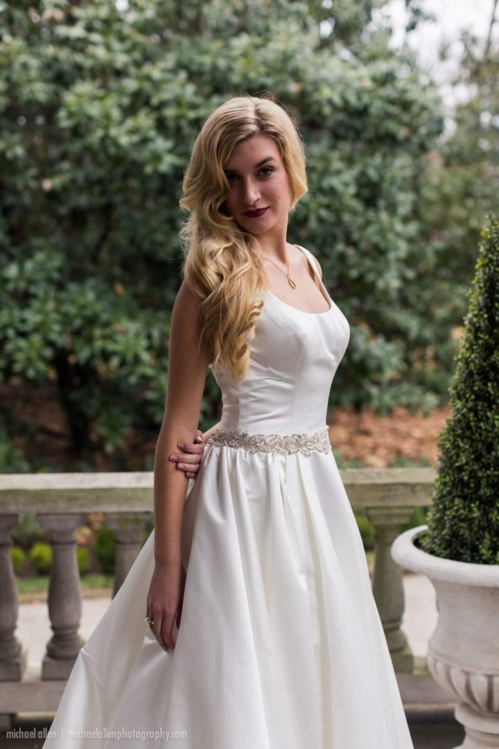 Vintage Wedding, Memphis Wedding, Allure Bridal, Southern Bride, Southern Wedding, Southern Bride Blog, Wedding blog, Bridal Blog, Red Lips, Vintage Bride