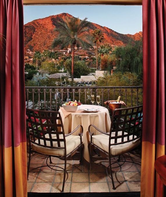 “Go West” Southern Brides: Royal Palms Hotel