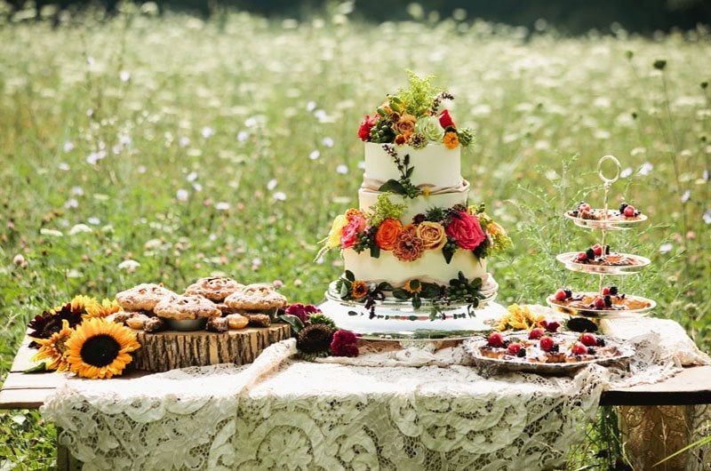 Karen Donatelli Cake Designs field tiered floral feature grid image