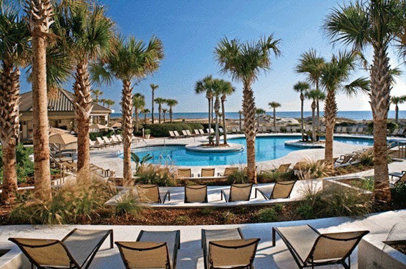 Amelia_Island-pool_and_palm_trees