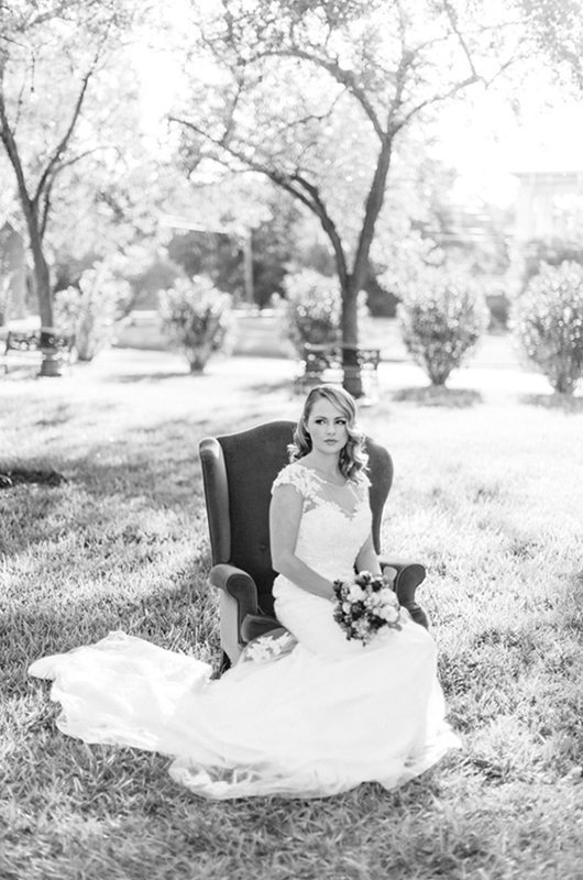 Beautiful_Texas_Mansion-bride_bw