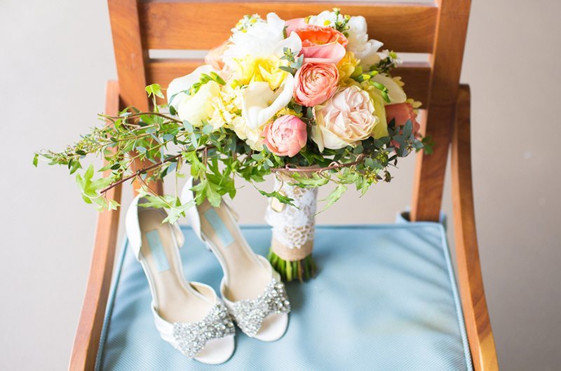 costa_wedding-bouquet_heels