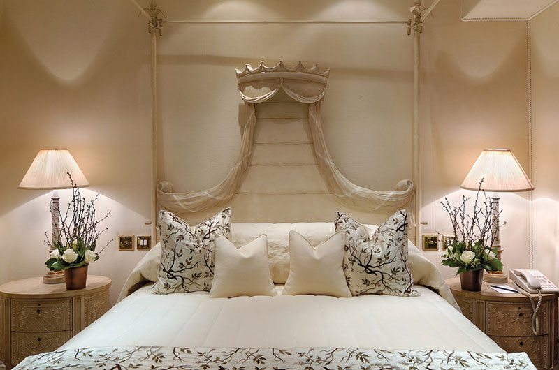 egerton_house-queen_bed