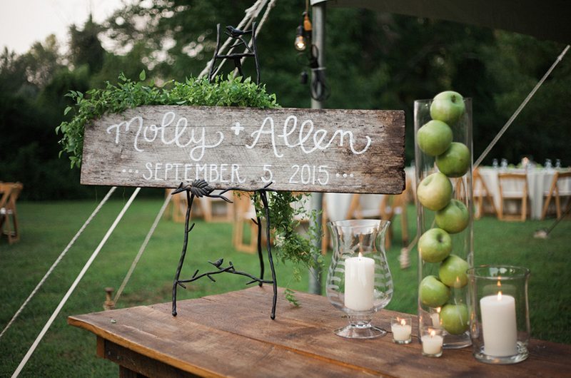 carpenter_and_tate-wedding_date_sign