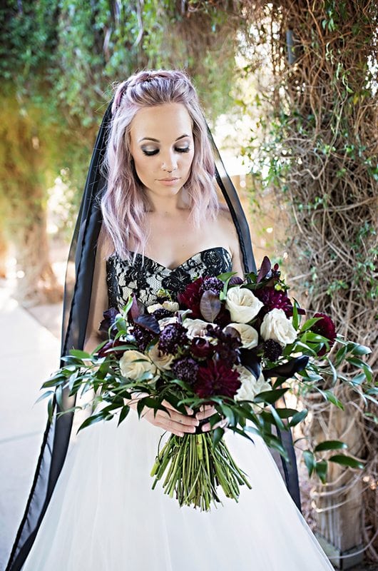 dark_romance-bride_bouquet