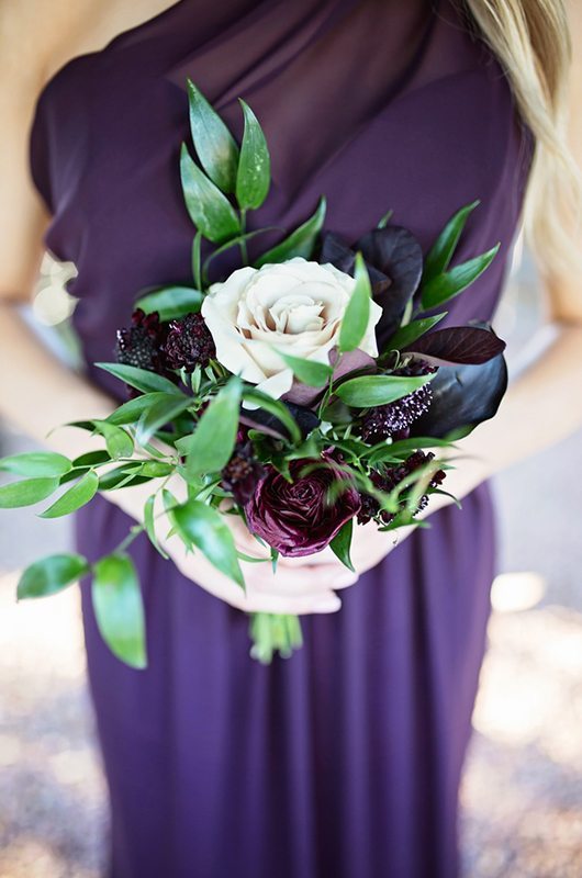 dark_romance-bridesmaid_bouquet