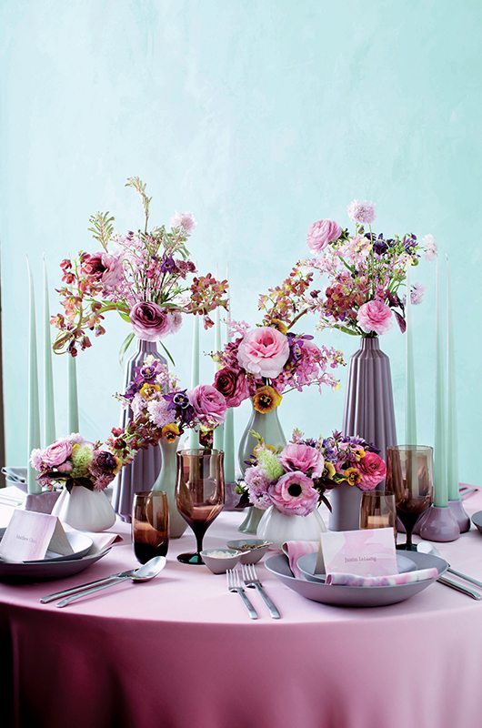 martha_stewart-table_vases_flowers
