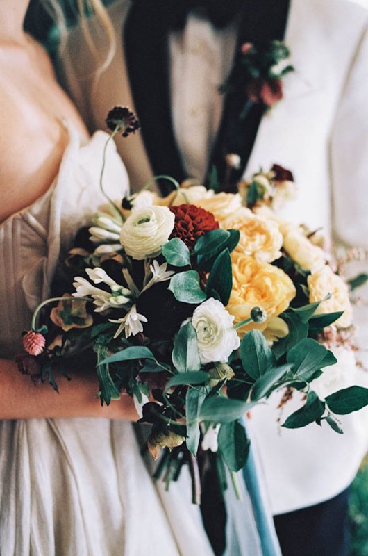 romantic_moody_fall_inspiration-bouquet