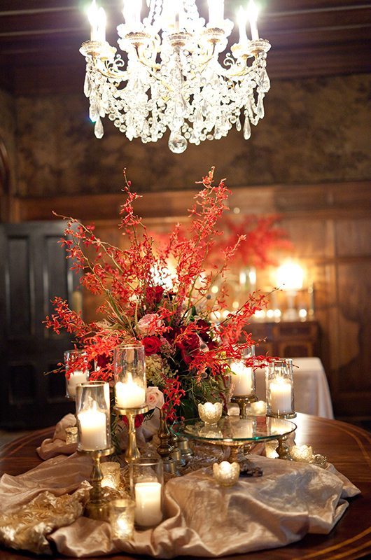 watson_wedding-chandelier_red_flowers