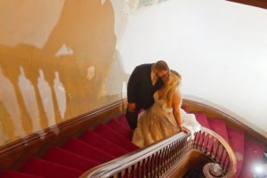 watson_wedding-staircase_kiss