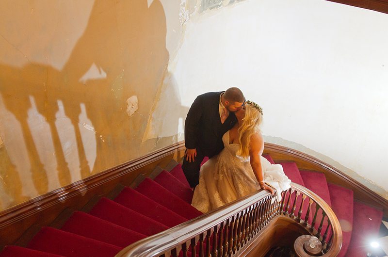 watson_wedding-staircase_kiss