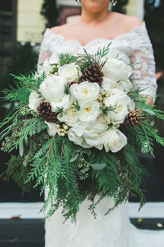 sophisticated_christmas_wedding-bouquet