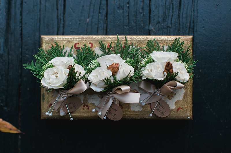 sophisticated_christmas_wedding-flower_boutonierres