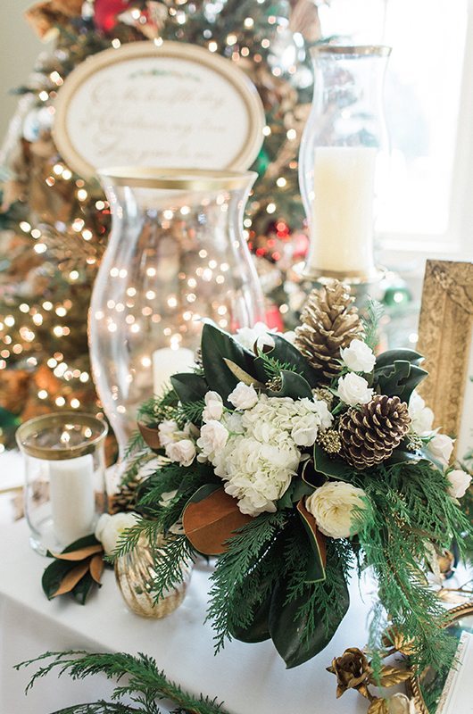 sophisticated_christmas_wedding-flowers_vase_lights