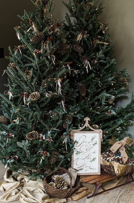 sophisticated_christmas_wedding-tree