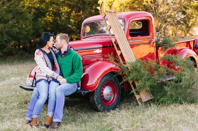 vintage_christmas_engagement-couple_car_sled