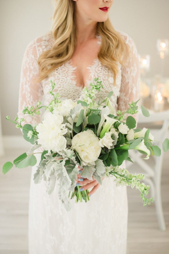 sophisticated_white_christmas-wedding_bouquet