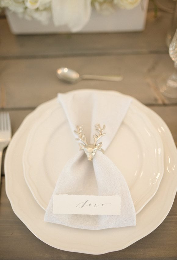 sophisticated_white_christmas-table_setting sophisticated_white_christmas-table_setting