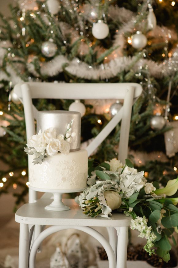 sophisticated_white_christmas-white_and_silver_wedding_cake