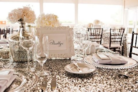 Batesons_boutique-glitter_tablecloth