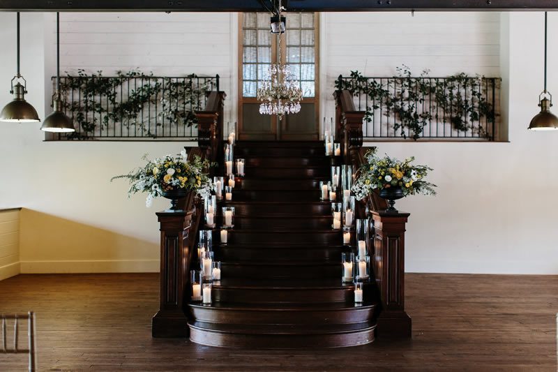 Kara_Joe_Modern_Wedding_Goals-Staircase