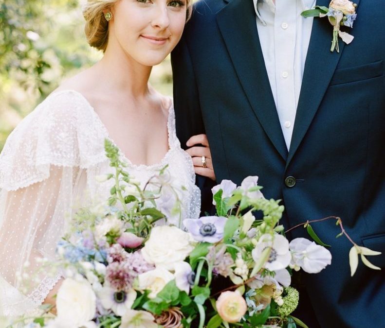 Stately_Style_from_Greenville_South_Carolina-Couple_and_Bouquet