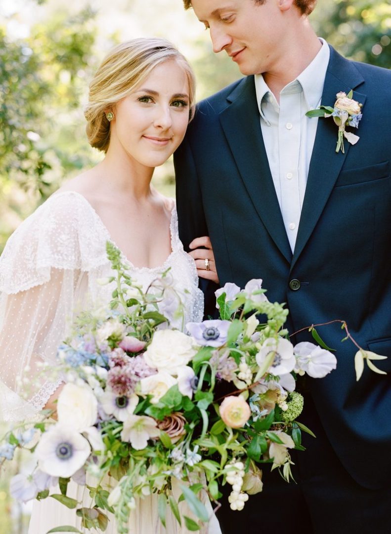 Stately_Style_from_Greenville_South_Carolina-Couple_and_Bouquet
