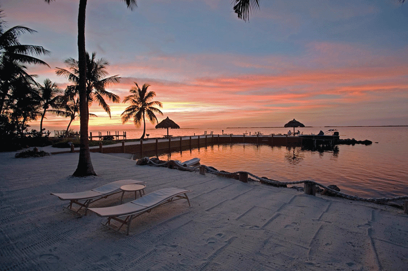 Florida_Keys_Kona_Kai-sunset-pier-palm-tree