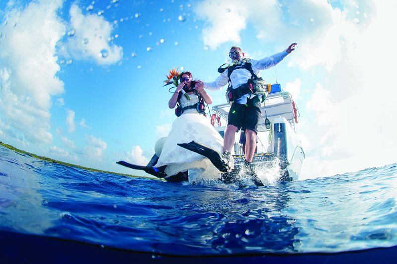 Mexico_Presidente_Intercontinental_Cozumel-Jump_Underwater_I_Do