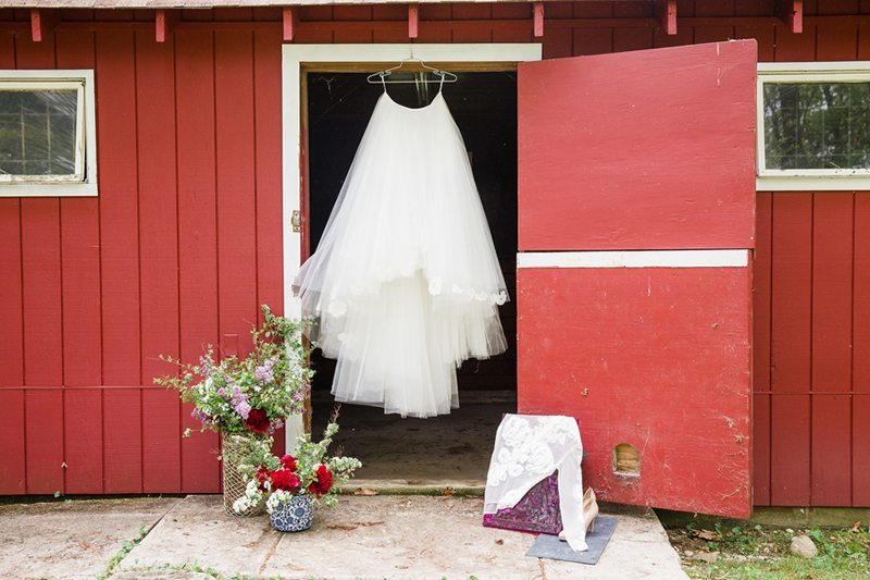 Unique_Southern-_Charm_Inspiration-bride_outfit