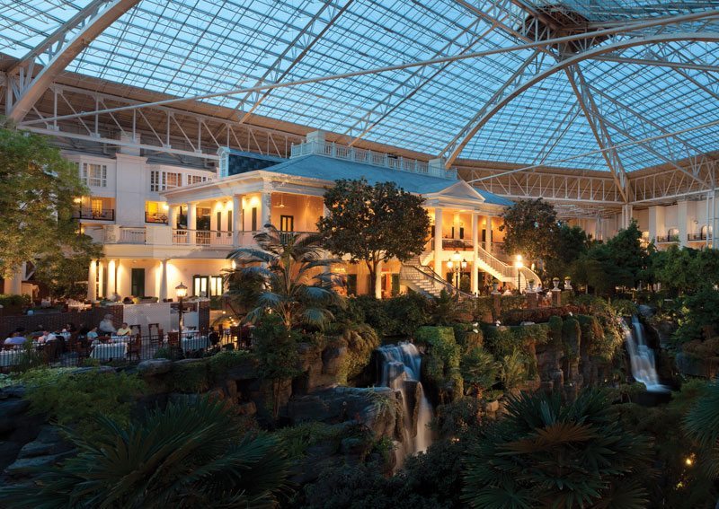 Nashville_Tennessee_The_Opryland_Hotel-dinner_in_lobby