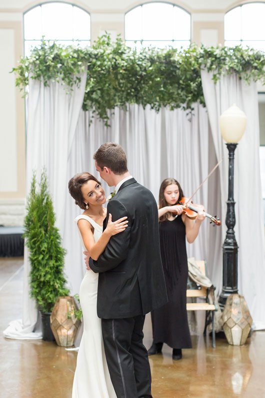 New_York_Style_Wedding_Inspiration-dancing_by_violin