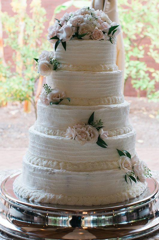 5_All_White_Wedding_Cakes-Blalock_And_Morgan_Wedding