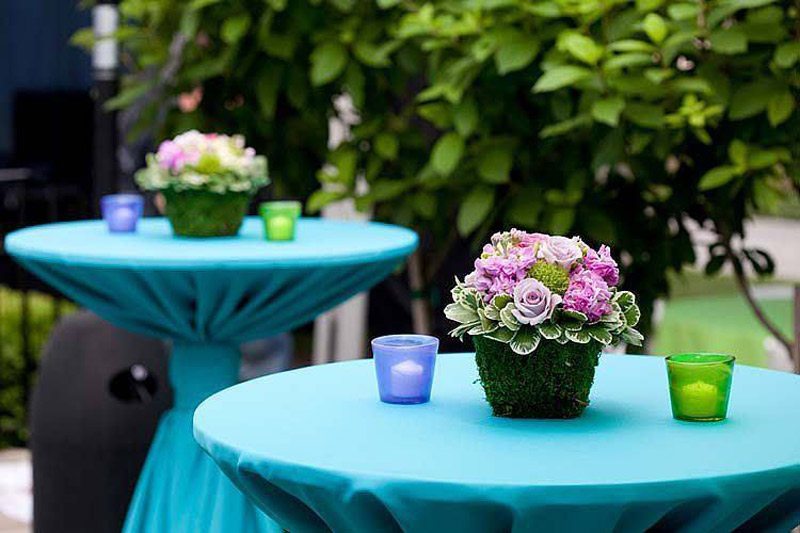 5_Reasons_to_Hire_an_Event_Planner_from_Hollywood_Pop-blue_table