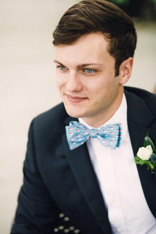 Blue_and_White_Wedding_Inspiration-bowtie