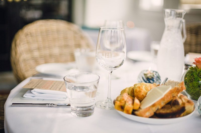 Blue_and_White_Wedding_Inspiration-glasses_on_table