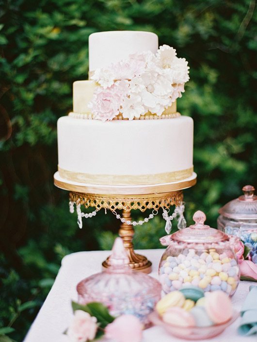 Daydreaming_of_a_southern_wedding_in_Spring-cake