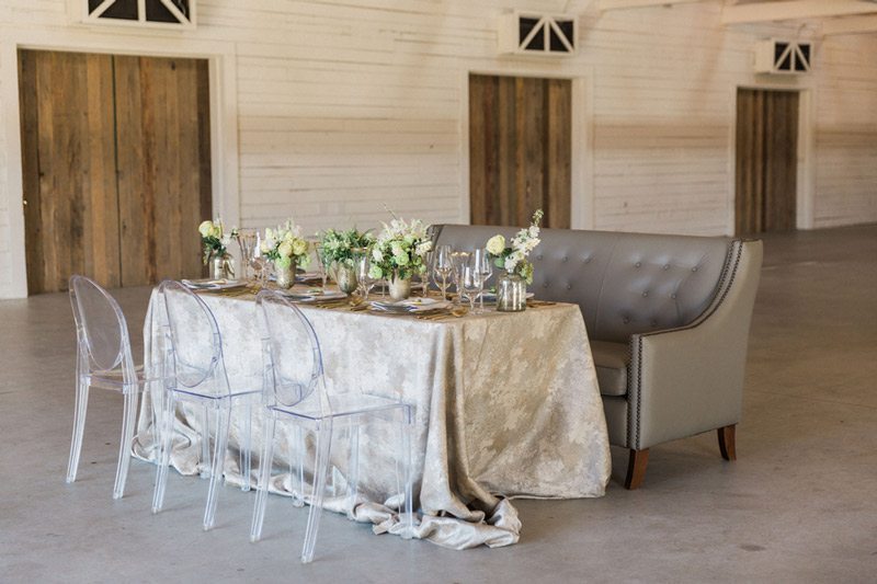 Elegant_Southern_Wedding-clear_chairs
