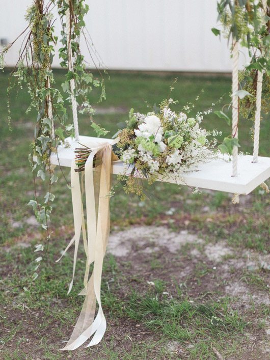 Elegant_Southern_Wedding-flowers_on_swing