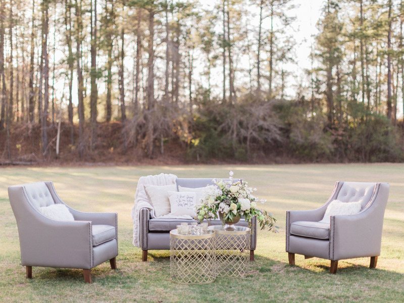 Elegant_Southern_Wedding-outside_seating