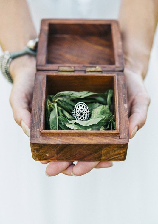 Garden_Bridal_Portraits-ring_in_box