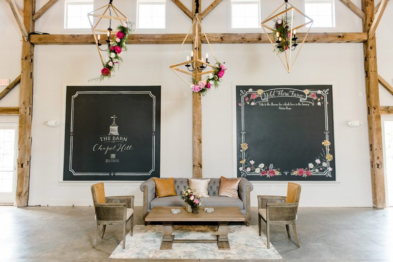 Mixed_Metal_Wedding_Inspiration-couches
