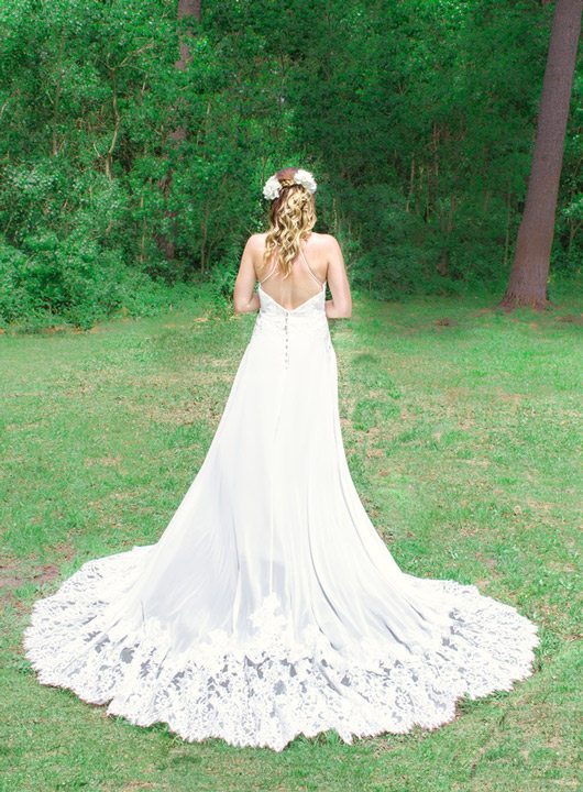 Vintage_Barn_Southern_Wedding_Inspiration-back_of_dress