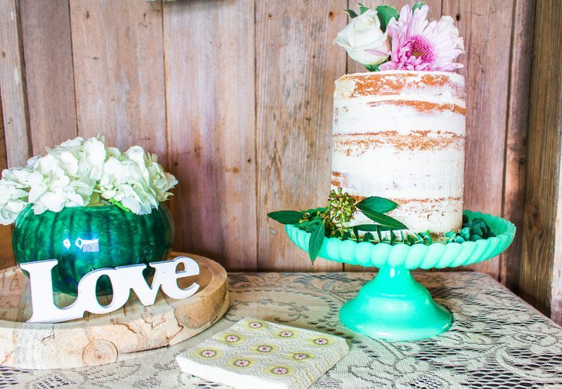 Vintage_Barn_Southern_Wedding_Inspiration-naked_cakes