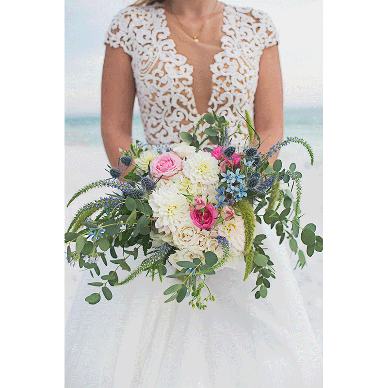 hilton_sandestin-bride_holding_bouquet