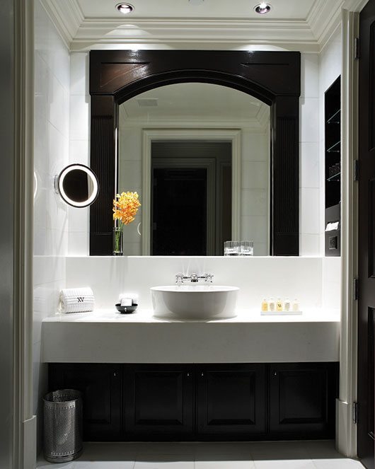 Beacon-bathroom_with_white_and_black