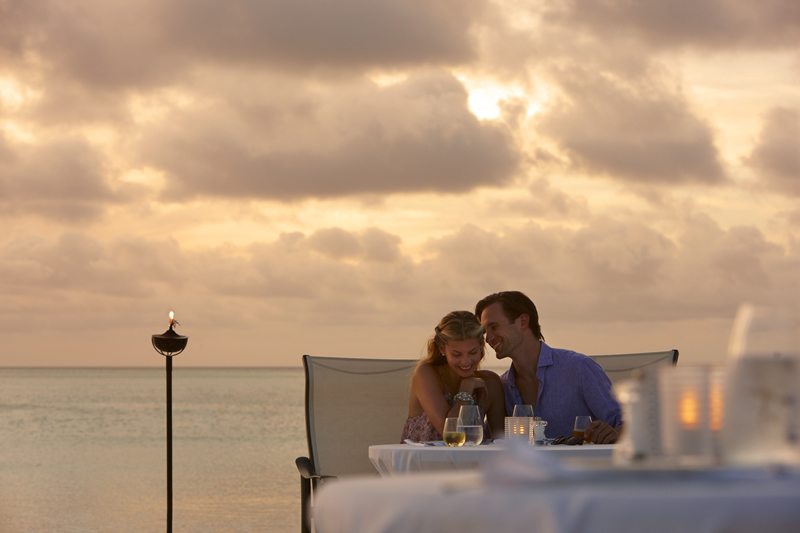 Marriott_Stellaris_Aruba-Couple_at_Atardi