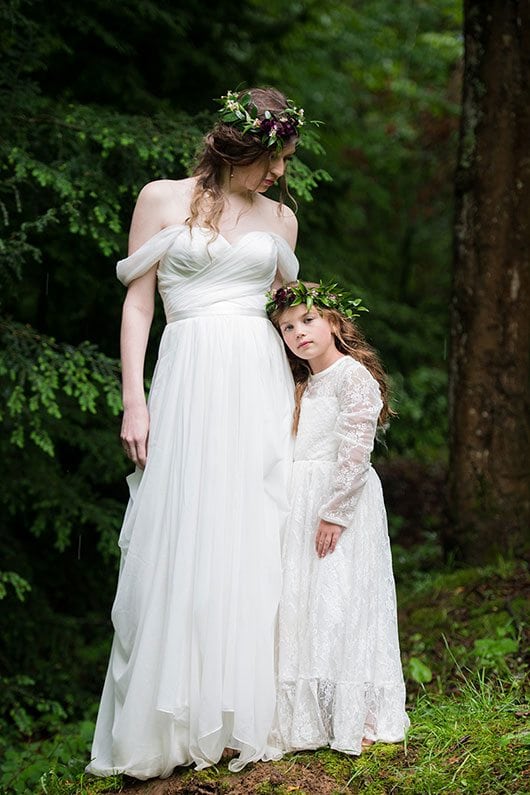 Midsummer_Wedding_Inspiration-bride_and_flowergirl