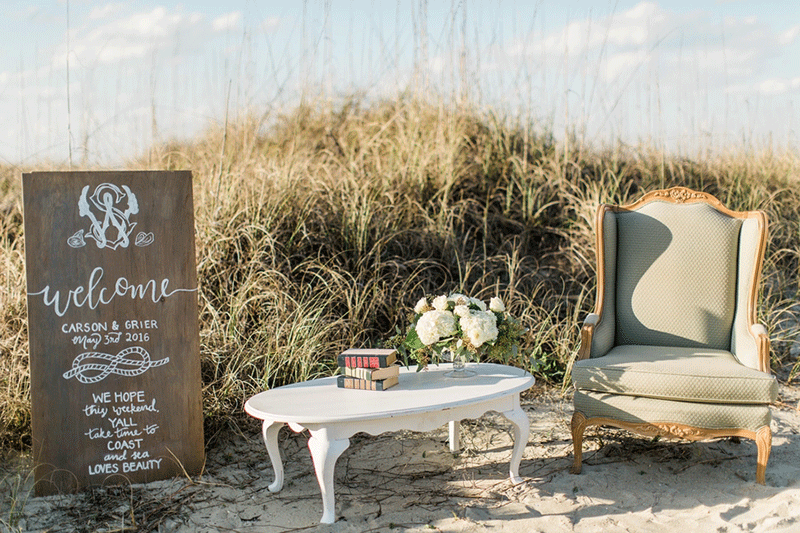 Oyster_Wedding-chair_and_table