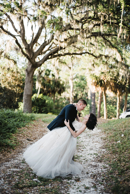 The_Dock-bride_and_groom_with_oak_trees